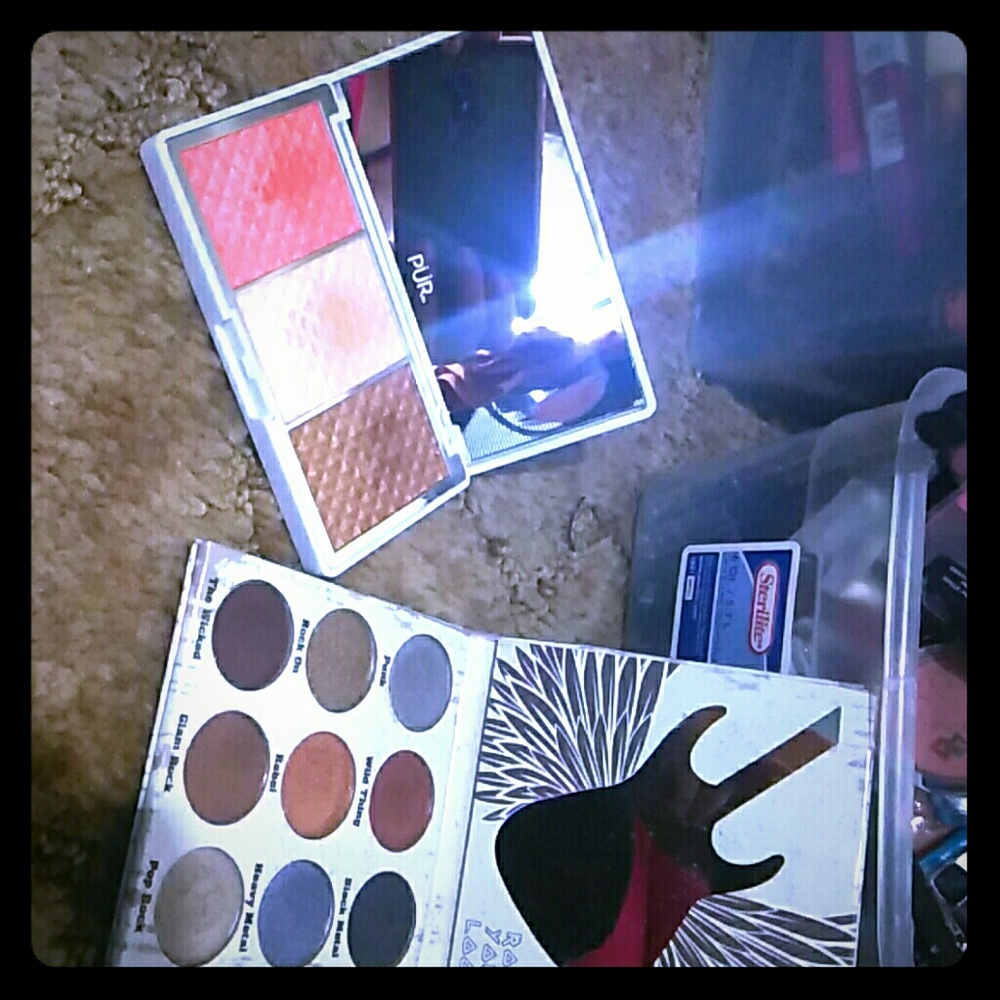 2 palettes